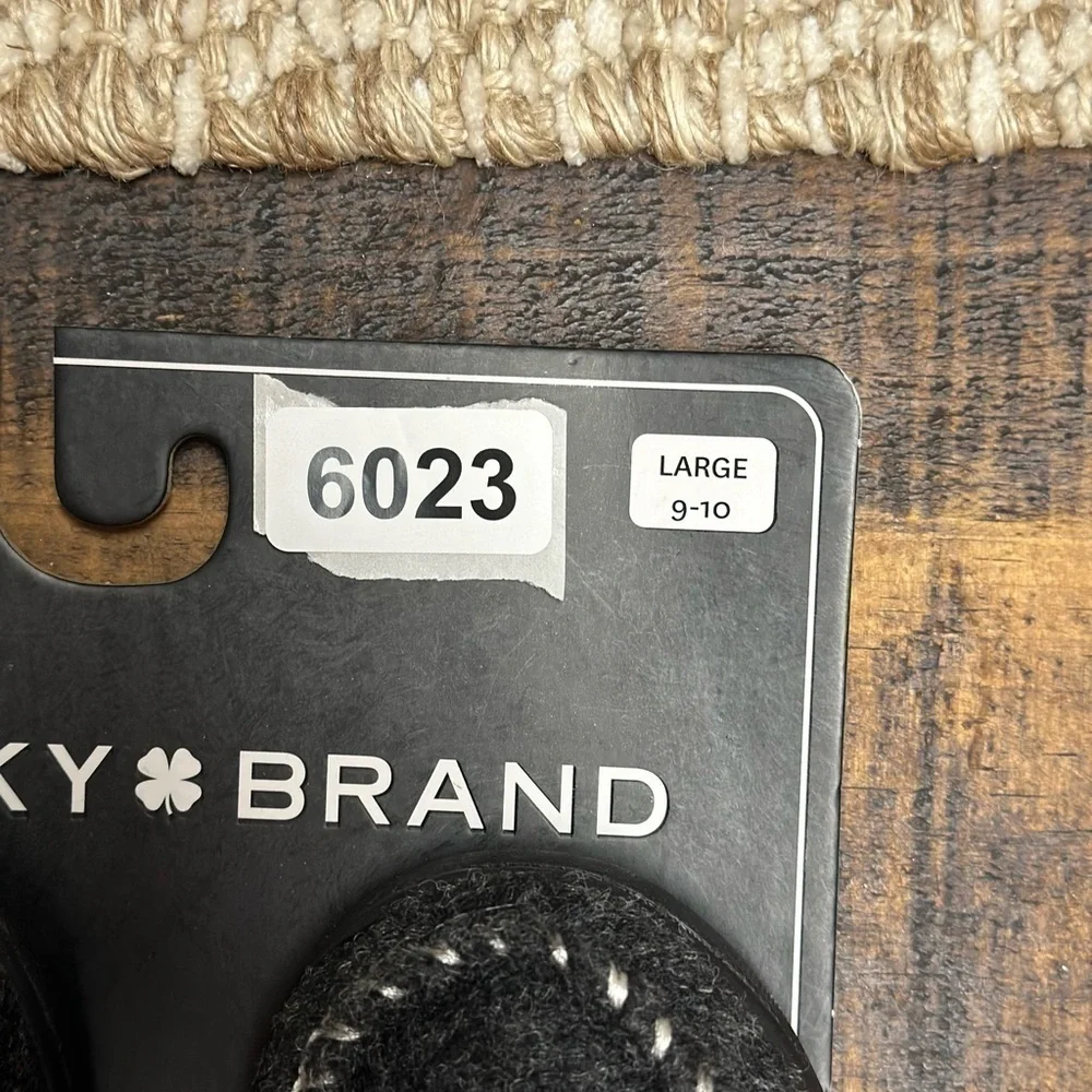 Lucky brand large 9-10 toddler memory foam nwt faux wool a line house shoes